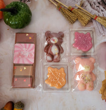 Load image into Gallery viewer, £5 Autumn wax melt box .. wax melt bar and shapes
