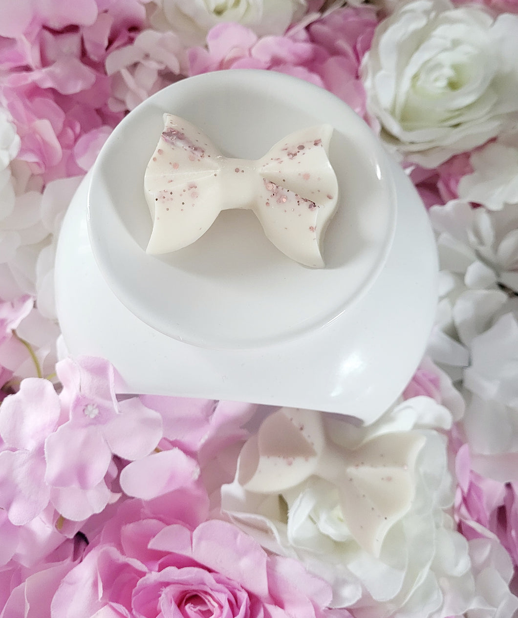 Flower bow shaped wax melt