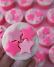 Load image into Gallery viewer, Sugared cuddles Christmas wax melt shape
