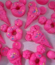 Load image into Gallery viewer, Vanilla cupcake cute wax melt shapes
