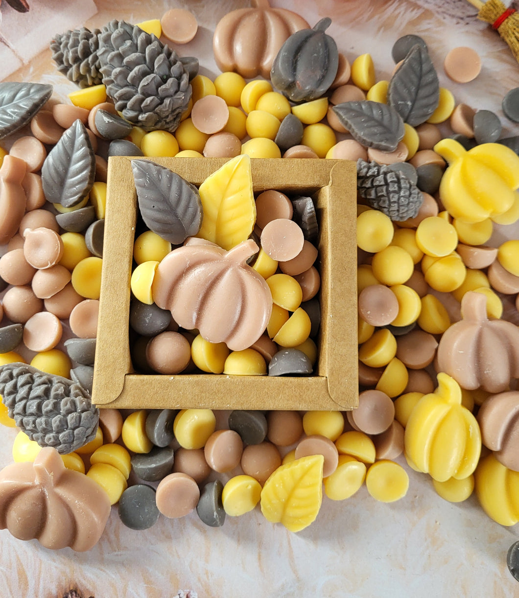 Home Comforts Autumn wax melt scoopie shapes