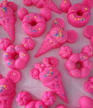 Load image into Gallery viewer, Vanilla cupcake cute wax melt shapes
