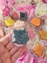 Load image into Gallery viewer, Autumn leaves wax melt shapes / Sample bars
