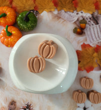 Load image into Gallery viewer, Toastie Treats wax melt pumpkin shapes
