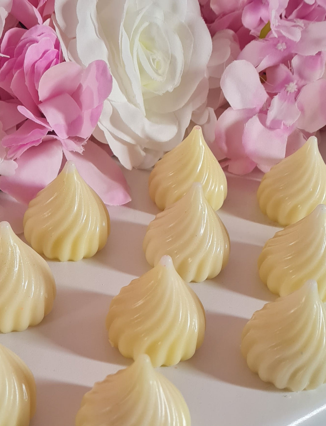 Marshmallow and Madagascan vanilla Wax melt whirl shape