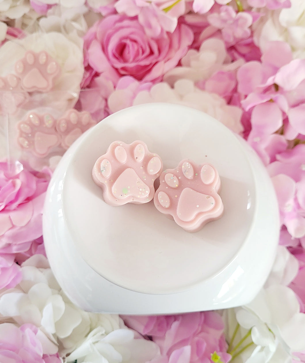 Pink paw print wax melt shapes in pink tulips and white jasmine